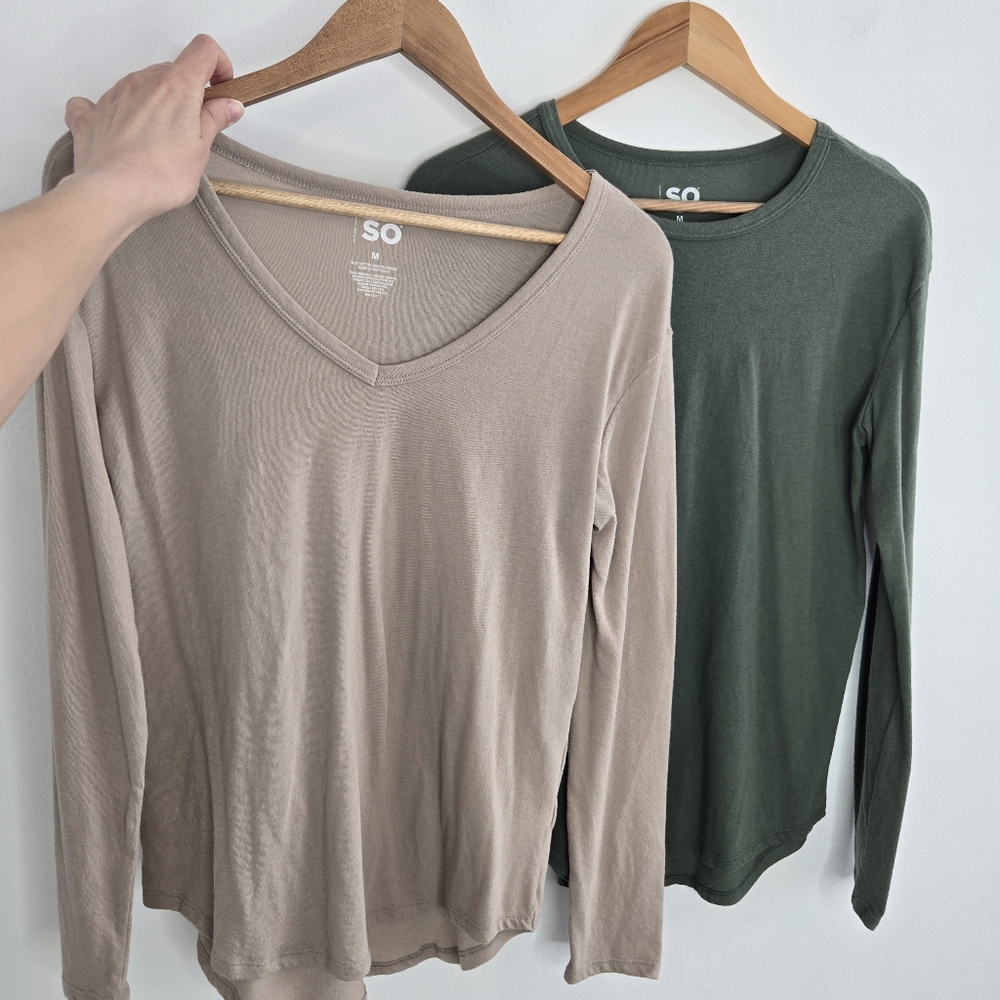 SO Pair of Long Sleeve Basic Tees Green and Tan Size Medium